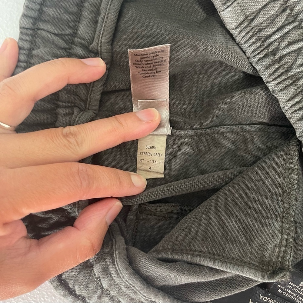 Athleta Cypress Green Elastic Waist Stretchy Pull On Farallon Bermuda Short - Picture 12 of 13